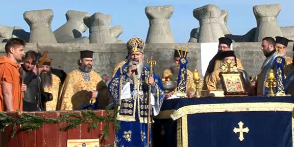 Nu s-a depășit numărul de 3.000 de persoane admis de către Jandarmeria Constanța la slujba de Bobotează