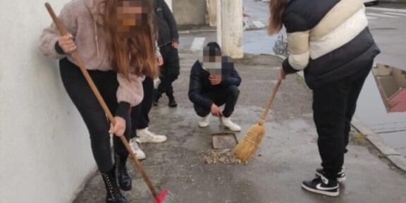 Primăria Constanța: Polițiștii locali au aplicat 9 sancțiuni contravenționale în valoare totală de 2200 lei pentru aruncarea cojilor de semințe pe domeniul public