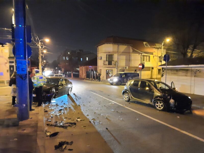 Un nou sens unic cu ghinion: două accidente în decurs de câteva ore la intersecția străzii Nicolae Iorga cu Mihai Viteazu