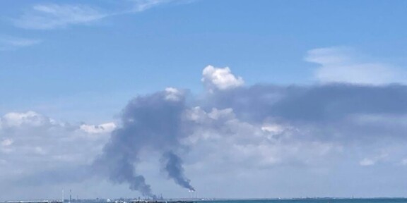 Urmările exploziei de la Petromidia. Norul de fum se va deplasa spre mare, spun meteorologii