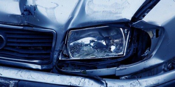 Accident rutier cu patru mașini implicate, în sensul giratoriu din Ovidiu