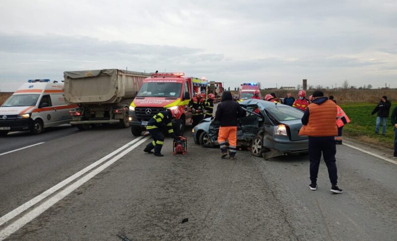 Accident rutier între două autoturisme, în apropiere de aeroportul Mihail Kogălniceanu: o persoană a murit