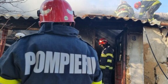 Pompierii intervin la un incendiu izbucnit la o casă din localitatea Grădina, județul Constanța