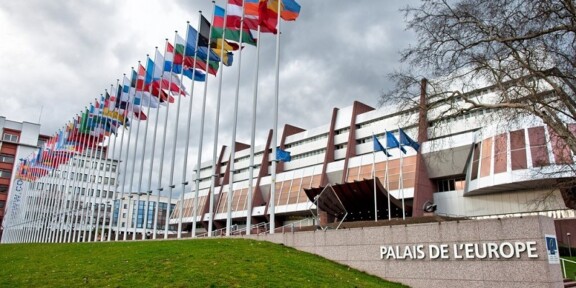 Consiliul Europei cere României să oblige partidele să facă publice contractele cu presa