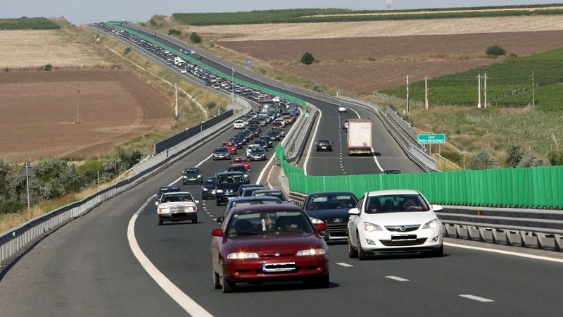 Accident pe Autostrada A2, sensul de mers către Constanța: o mașină a intrat în parapet, două persoane au suferit atacuri de panică