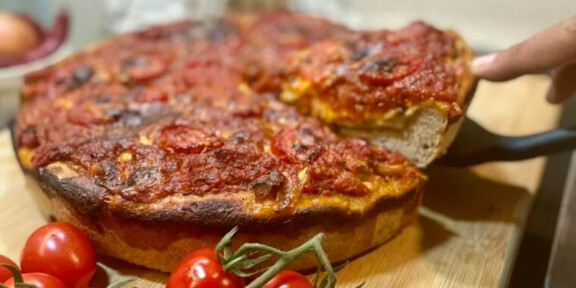 Rețetele lu’ Tatu. Vremea parizerului. Pizza lu’ mama. Chicago style