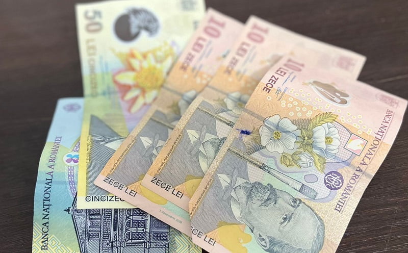 Guvernul a aprobat patru tipuri de burse pentru elevi: sume între 300 și 700 lei pe lună