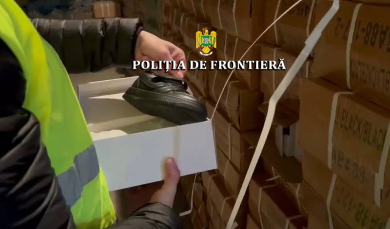 Articole de îmbrăcăminte, jucării şi încălţăminte susceptibile a fi contrafăcute, de peste 3.000.000 lei, depistate în Portul Constanța