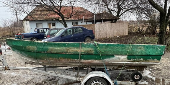 Șofer de tir depistat de polițiștii de frontieră în timp ce tracta o semi-remorcă neînmatriculată