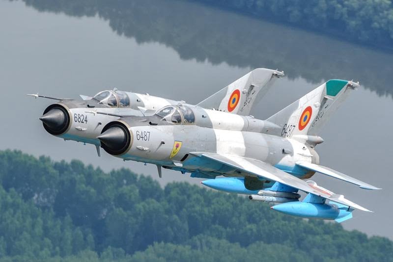 BREAKING: Un obiect zburător similar cu un balon meteo detectat de Forțele Aeriene Române în spațiul aerian național, în Sud-Estul României / Au fost ridicate două aeronave MiG-21 LanceR