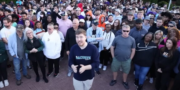Fenomenul Mr. Beast în S.U.A: Youtuberul care susține că donează milioane de dolari proveniți din reclamele sponsorilor/ Peste 25 de miliarde de vizualizări ale clipurilor