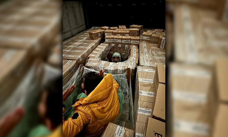 Doi străini depistați de poliţiştii de frontieră de la PTF Negru Vodă, ascunşi în camion