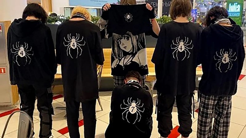 Bande de adolescenți inspirate de anime, care își au originea la Moscova, terorizează străzile orașelor din Ucraina, potrivit Kievului