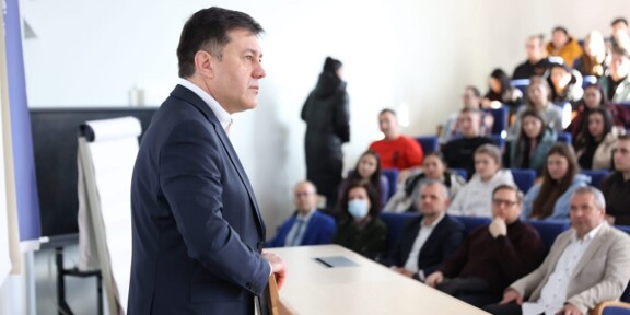 Ministrul Economiei anunță că România ar putea avea o nouă fabrică de pulberi pentru muniție