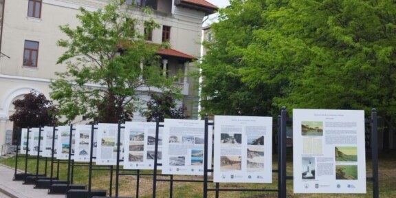 Expoziția „Sejururile estivale la Constanța și Mamaia”