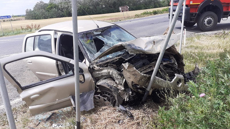 (FOTO) Accident grav la ieșire din Hârsova spre Hanul Morilor: O persoană a rămas încarcerată iar mașinile sunt de nerecunoscut