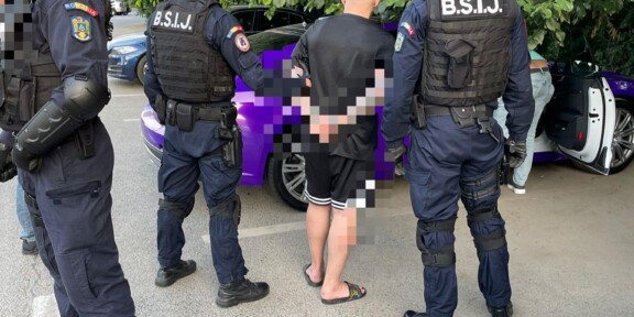 Bucureşteanul care a şocat Mamaia în urmă cu două veri a fost ridicat de procurorii DIICOT / Vlad Obu este acuzat de constituirea unui grup infracțional organizat, trafic de persoane și instigare publică