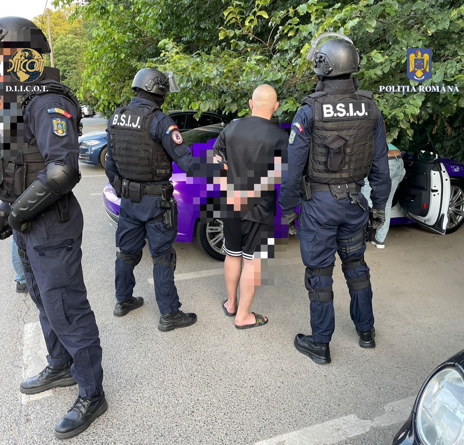 Bucureşteanul care a şocat Mamaia în urmă cu două veri a fost ridicat de procurorii DIICOT / Vlad Obu este acuzat de constituirea unui grup infracțional organizat, trafic de persoane și instigare publică