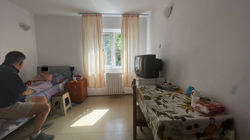 O femeie de 92 de ani a fost trimisă acasă dintr-un azil de bătrâni din Constanța pentru că nu avea analize de sânge: ”Nu ne-au spus nimic la internare”, susține familia/ Femeia venea de la unul din azilele închise în Eforie