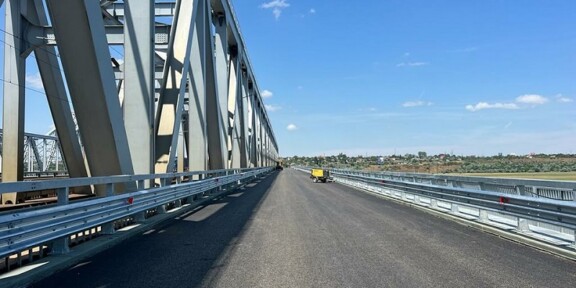 Restricțiile instituite pe Autostrada A2 pentru lucrările la podul peste brațul Borcea se ridică mâine