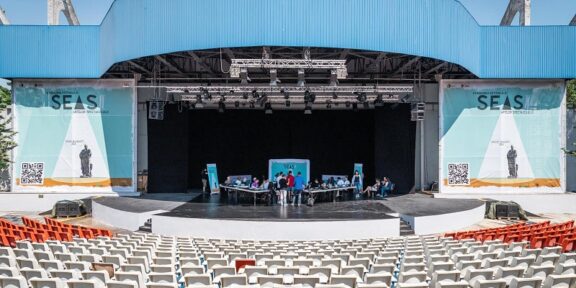 Începe „Stagiunea Estivală a Artelor Spectacolului – SEAS 2023” / Programul complet al spectacolelor organizate pe litoral în lunile iulie și august