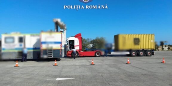 Acțiune a polițiștilor în Portul Constanța pentru verificarea transporturilor containerizate: sute de TIR-uri de vehicule de transport marfă au fost verificate