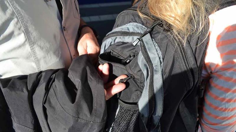 CONSTANȚA. Doi adolescenți au fost arestați preventiv după ce au amenințat două copile și le-au furat banii