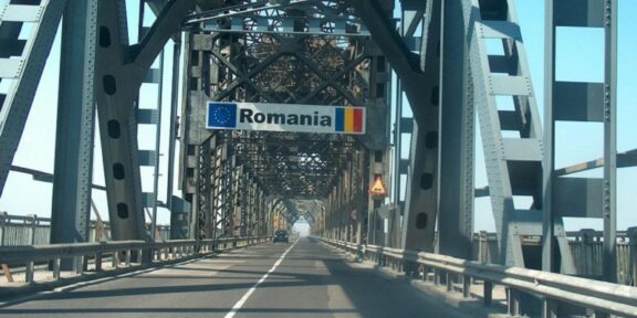 Un ucrainean a încercat să intre în țară, pe la Giurgiu, cu peste 20 de tone de substanțe inflamabile, transportate necorespunzător