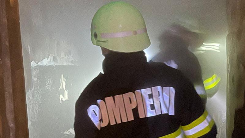 Incendiu în Constanța. Zece persoane s-au autoevacuat dintr-un bloc
