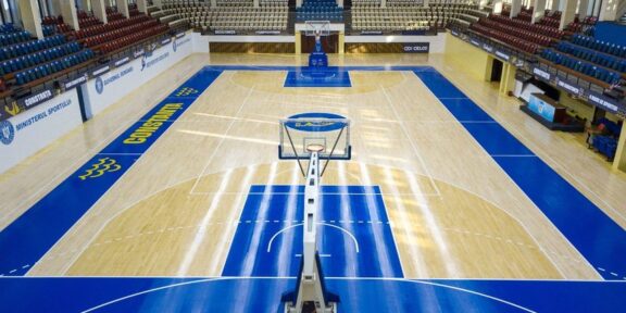 CSM Constanţa: Sala Sporturilor are o nouă suprafață de joc, după 30 de ani! A fost montat parchet din lemn de arţar, identic cu cel folosit la JO şi în NBA
