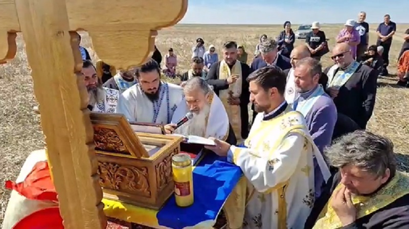 ÎPS Teodosie s-a rugat pentru ploaie pe un câmp din Năvodari. „Trimite peste noi ploi bune ca să ne săturăm de apă”