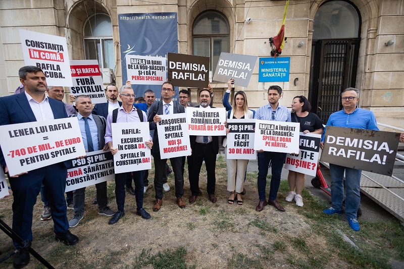 Protest USR la Ministerul Sănătății. Rafila, chemat să explice în Parlament tăierea banilor din PNRR pentru spitale