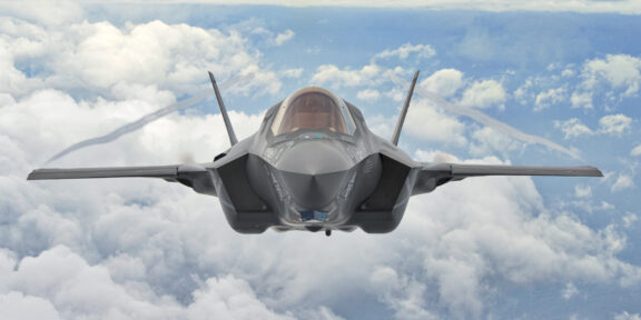 Proiectul de lege privind achiziţia a 32 de avioane F-35, în procedură de urgenţă la vot, în Camera Deputaţilor