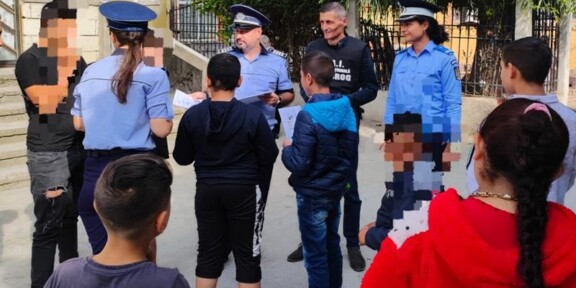 Polițiștii constănțeni în rândul copiilor, de Ziua Internațională a Educației
