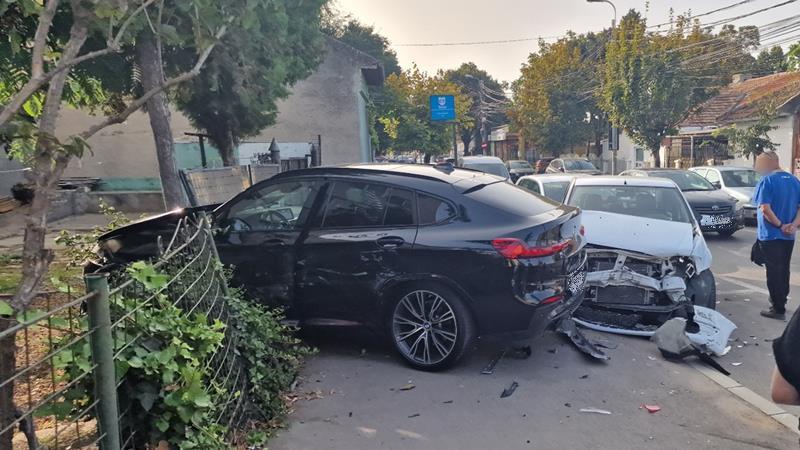 (FOTO) Mai multe mașini s-au ciocnit pe strada Unirii din Constanța. O persoană a fost rănită