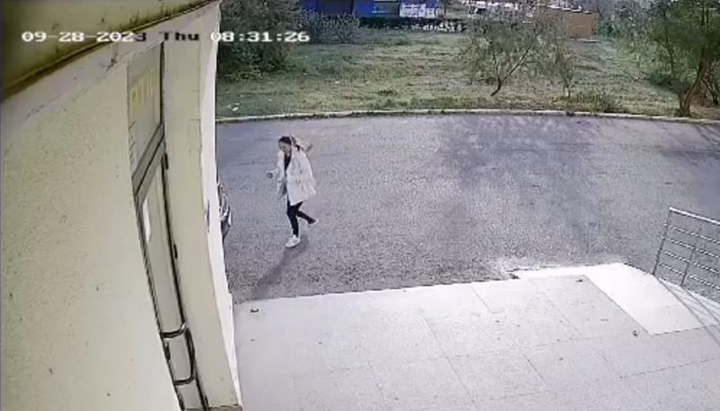 (VIDEO) Ultimele imagini cu DJ Lalla în viață, surprinse de camerele de supraveghere – obiectele sale personale, furate de pe plajă de un om al străzii