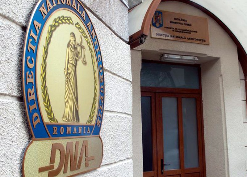 Bărbat care se dădea „șeful procurorilor europeni”, arestat de DNA: a fost prins în flagrant când primea 60.000 de euro să intervină într-un dosar