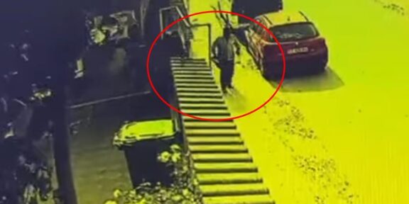 (VIDEO) Bărbat filmat în timp ce fură din fața unui garaj, în Medgidia