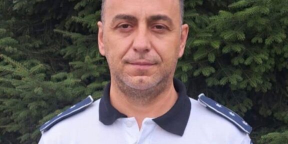 O femeie de 45 de ani a făcut infarct la volan în timpul examenului auto. Examinatorul a reuşit să-i salveze viaţa: „După doar 2 minute de începutul probei, a căzut cu capul pe volan”