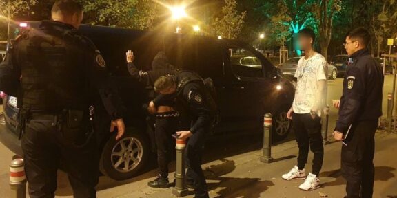 (FOTO) Doi tineri au fost prinși de jandarmii constănțeni cu substanțe interzise
