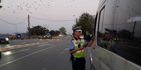 Acțiune pentru siguranța transportului de persoane și mărfuri. Amenzi de peste 51.000 de lei, date de polițiștii constănțeni
