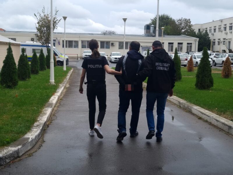 Constănţean reţinut după ce i-a furat portofelul unei femei, dar şi mai multe bunuri dintr-o curte