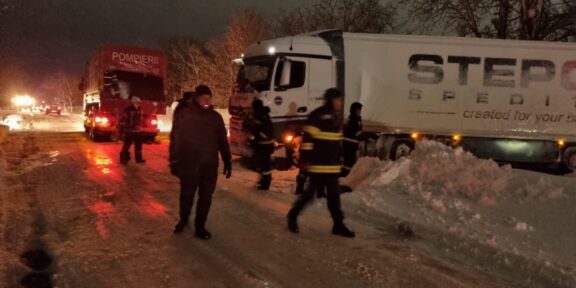 „Ei sunt eroii acestor zile la Constanța!”. 400 de pompieri au fost la datorie în weekend, au salvat peste 300 de persoane/peste două mii de apeluri la 112