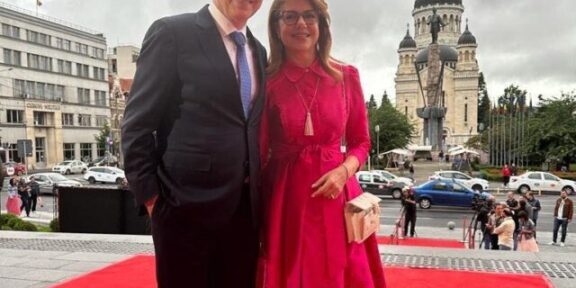 Mircea Geoană, mesaj pentru soţia sa: “La mulți ani, Mihaela, dragostea mea!”