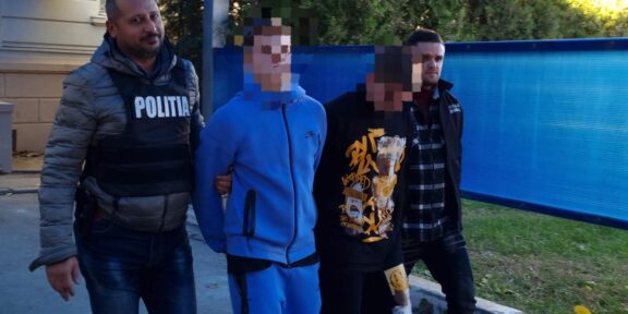 CONSTANȚA. Tineri arestați preventiv după ce au tâlhărit o persoană într-un bloc de pe bulevardul Tomis: prejudiciul este de aproximativ 7.000 de lei