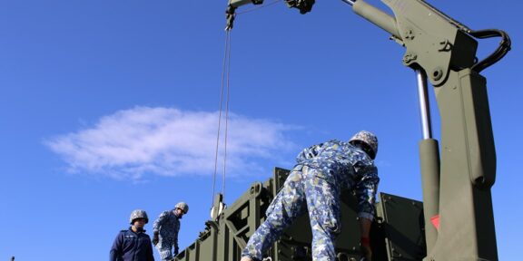 Exerciţiu de amploare la Capu Midia. Au loc primele trageri reale cu sistemul PATRIOT – participă Marcel Ciolacu şi Nicolae Ciucă