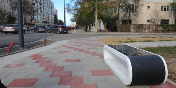 Primăria Constanța: Proiectele de modernizare și reabilitare a marilor bulevarde sunt tot mai aproape de finalizare – a fost montat mobilier smart