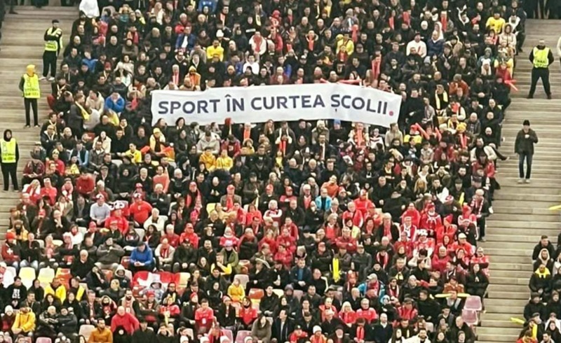 USR Constanţa: Legea care permite accesul liber pe terenurile de sport din şcoli, în afara orelor de program, nu se aplică la Constanţa. „Copiii încă se mai joacă printre mașini și noxe”