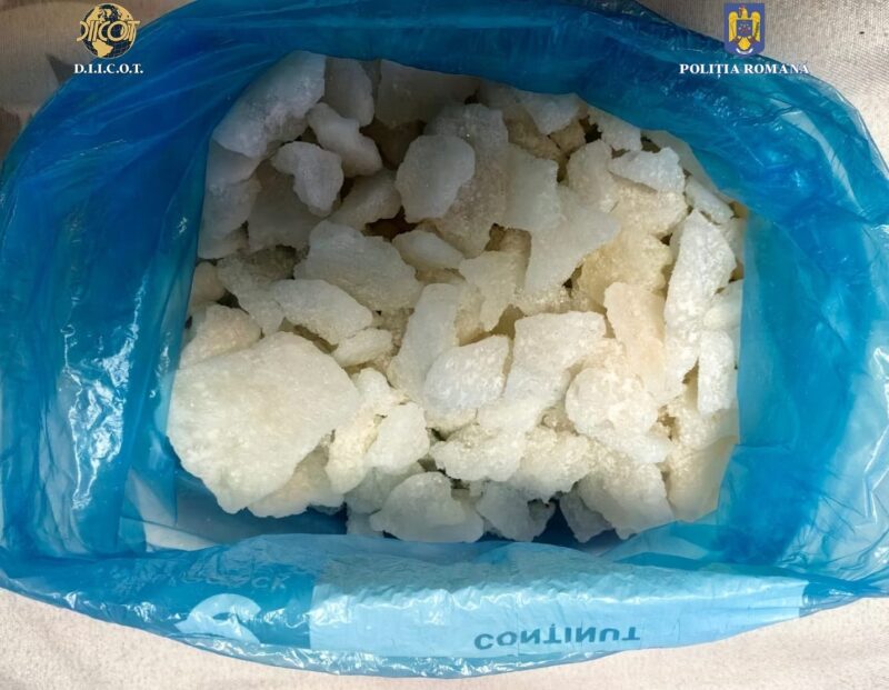 CONSTANŢA. Percheziţii la persoane bănuite de trafic de droguri – consumatorii plăteau 1.000 de lei pentru o doză de cocaină