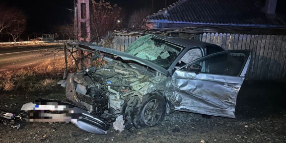 Accident în această seară, în judeţul Constanţa. Două persoane rănite după ce două maşini s-au ciocnit